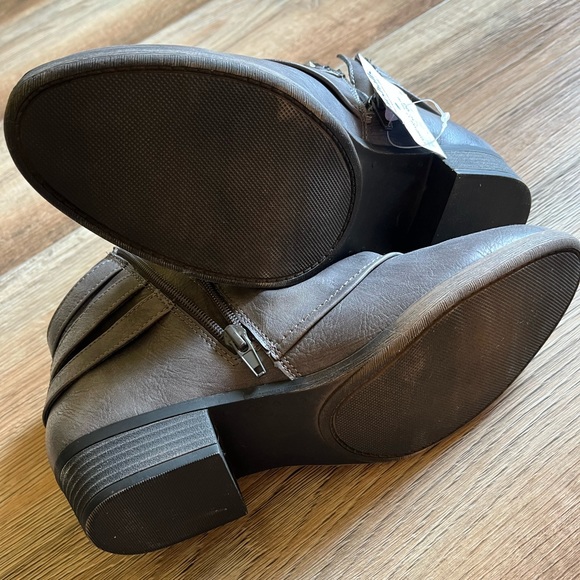 NWT Women’s Rampage Grey Ankle Boots - Picture 7 of 8